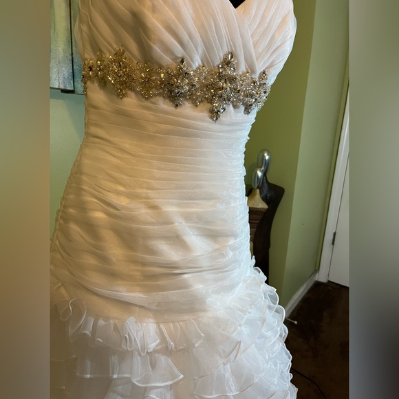 Sweetheart & Pleated Bodice Wedding Gown with Ruffled Skirt & Sweeping Train - Picture 6 of 9